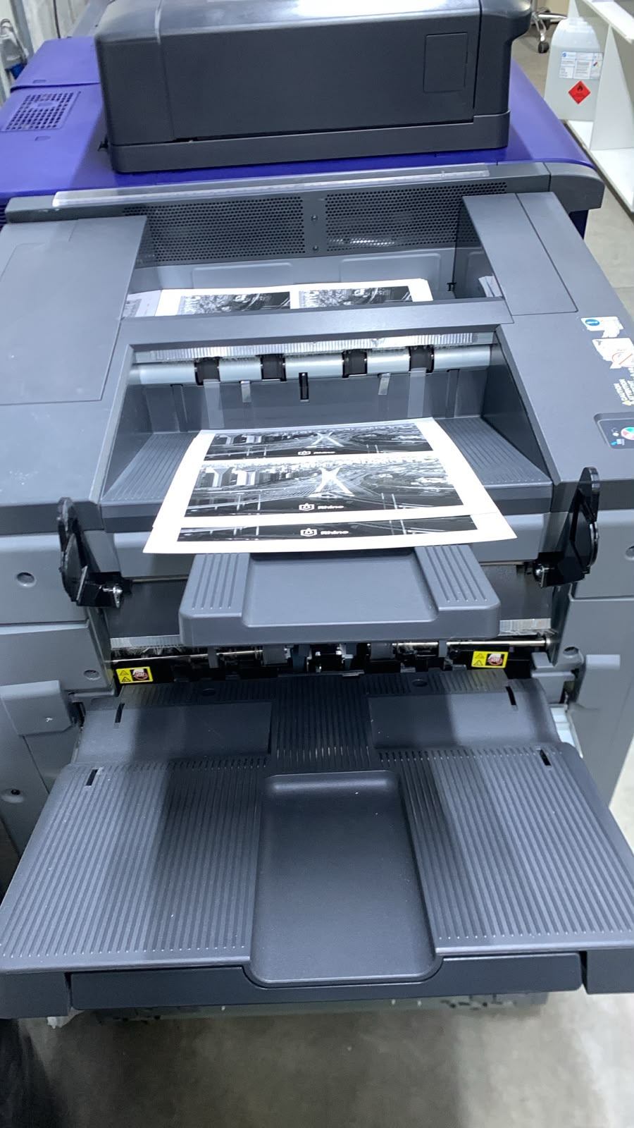 Máquina de impressão digital da Tetti Gráfica em produção