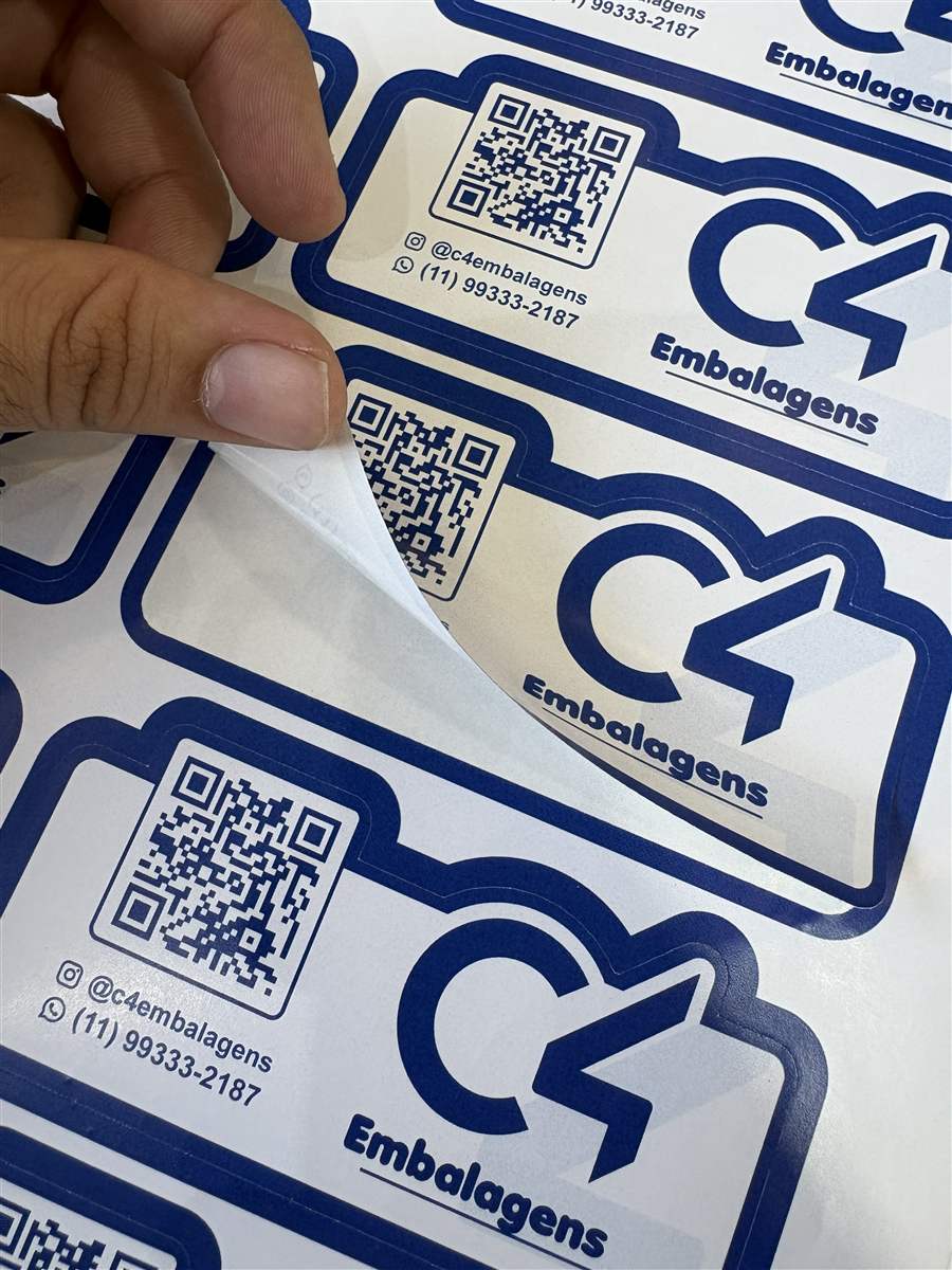 Adesivos personalizados com QR code impressos pela Tetti Gráfica